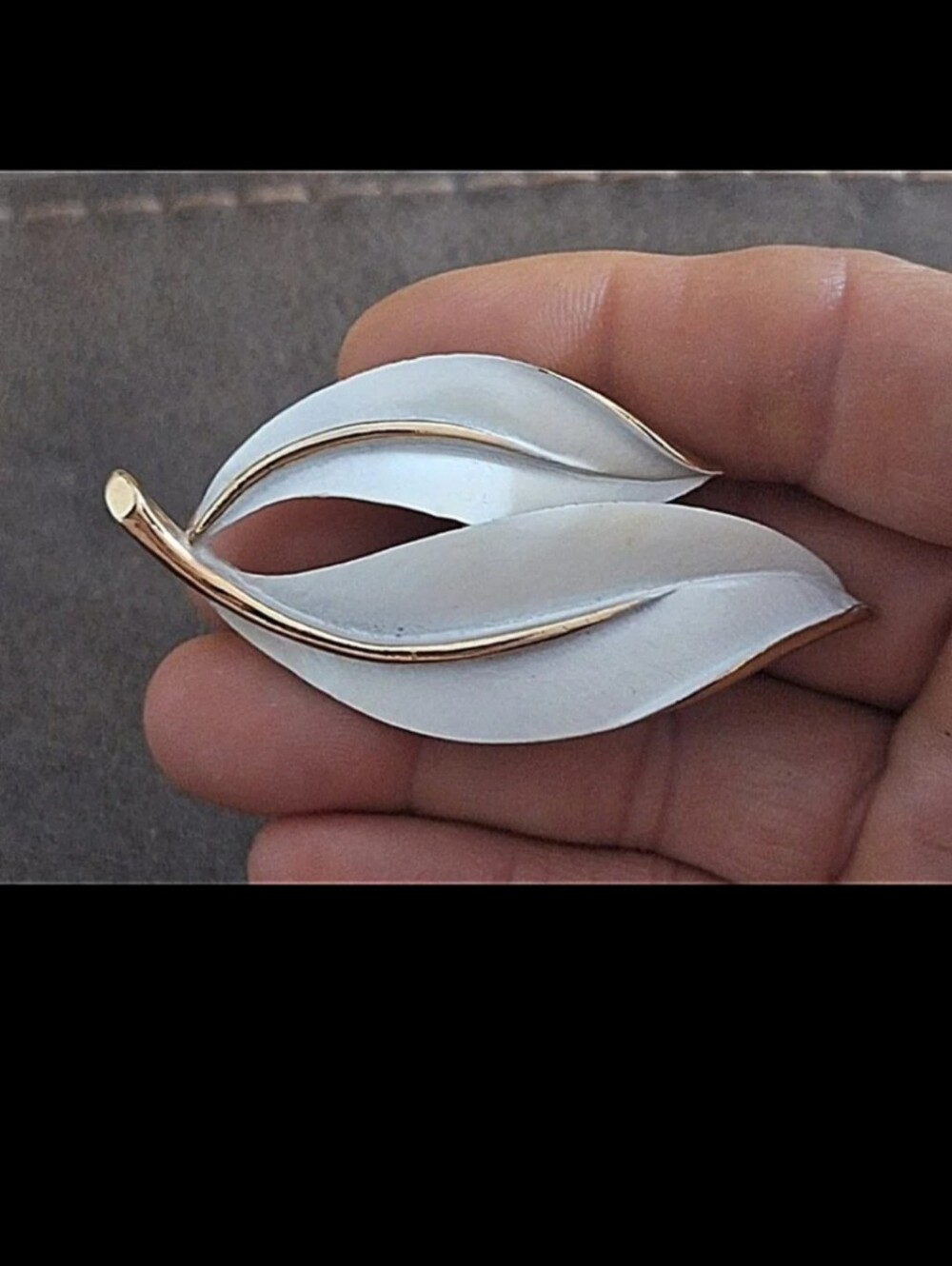 Beautiful Vintage 1970s Art Deco Style Sarah Coventry Leaves Brooch/Pin